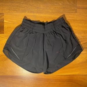 Black Lululemon Hotty-Hot Shorts 2.5”